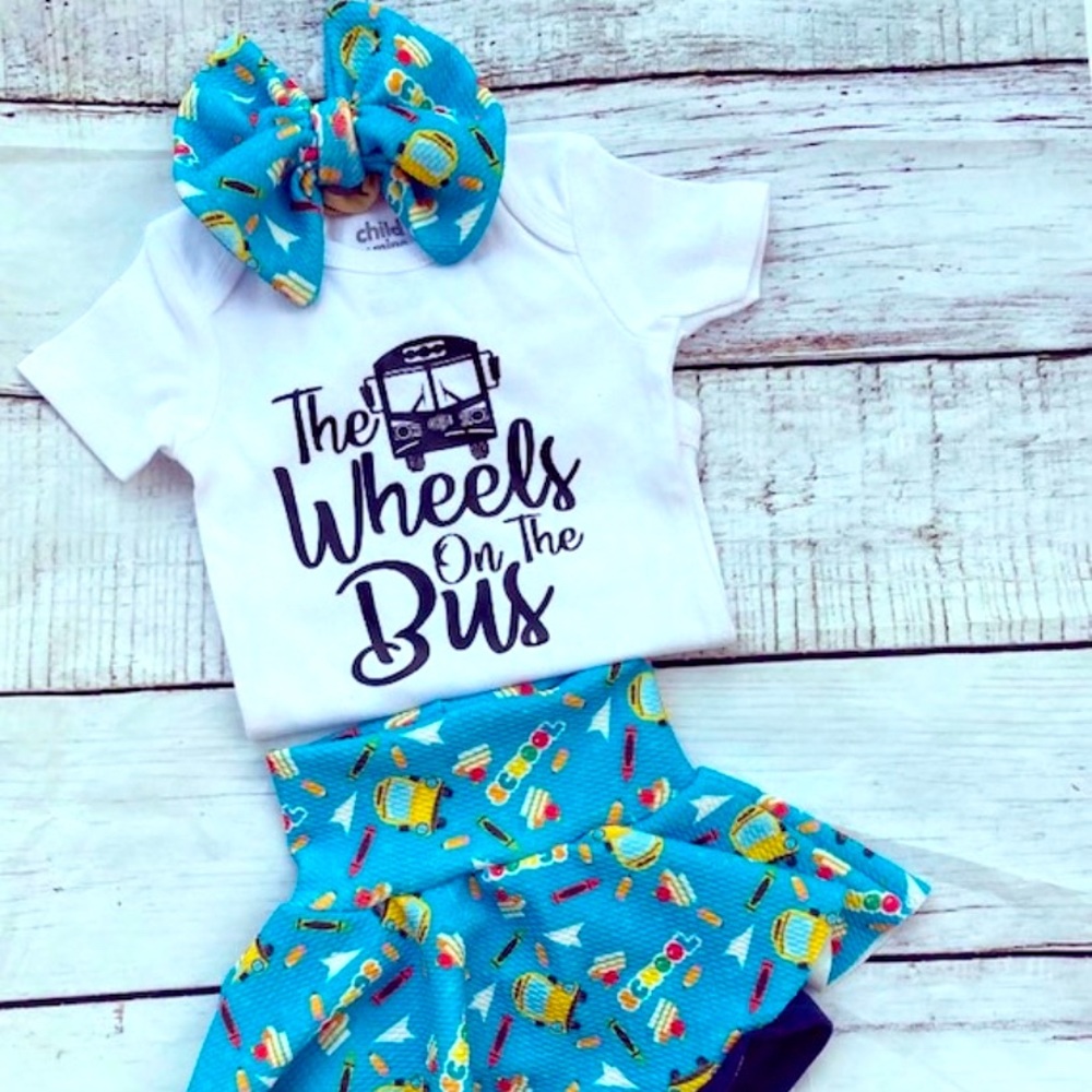 baby skort set buses  and onesie set premie -18